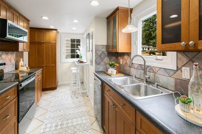 Foto del edificio - 13753 Ashworth Ave N