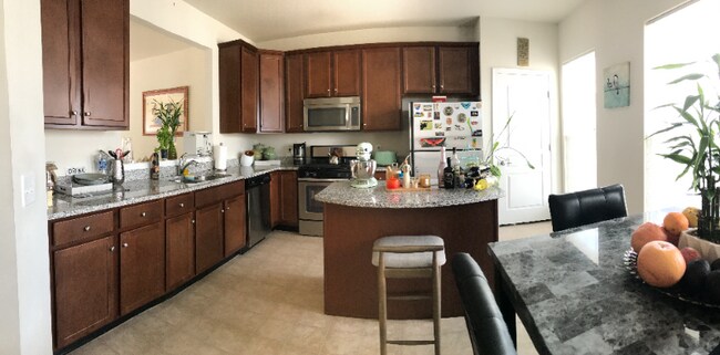 Foto del edificio - 611 Ellison Dr