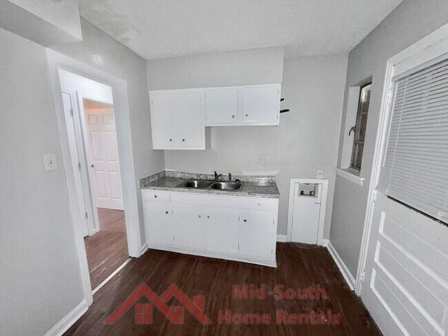 Foto del edificio - 2050 Sharon Ln