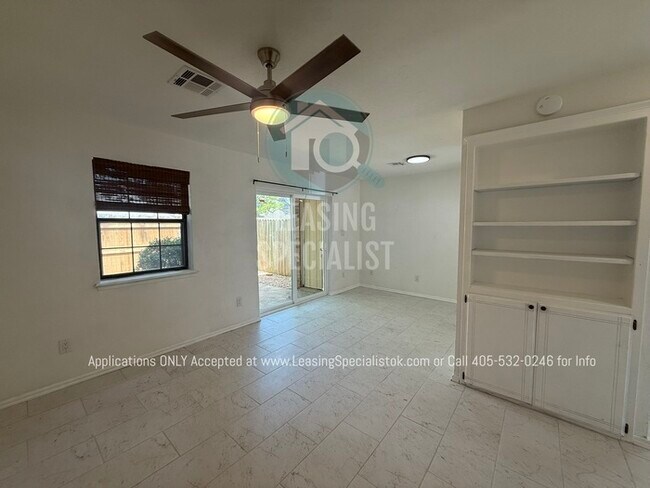 Foto del edificio - West Norman 2 Bed 1.5 Bath Townhouse Available for Your Immediate Move!