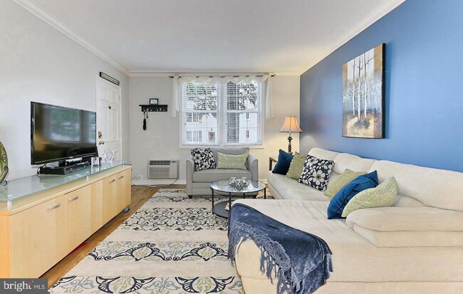 Building Photo - 256 N Thomas St