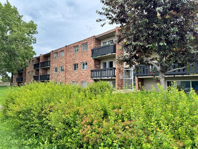 Building Photo - Confederation Park Apartments I &amp; II