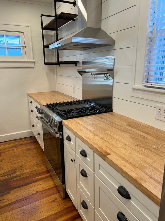 Foto del edificio - 5107 N College Ave