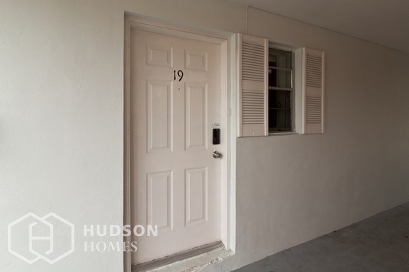 Foto del edificio - NOW AVAILABLE! - 1505 CRESCENT CIR 19A, LA...