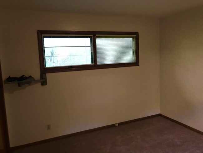 Foto del edificio - 4351 Dover Center Rd