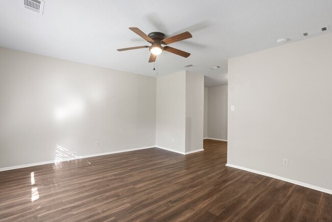 Building Photo - Charming 3 Bedroom/1.5 Bath home on Wilmin...