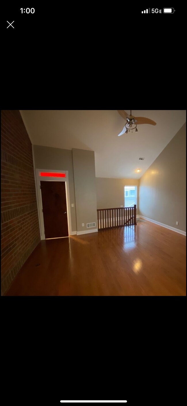 Upstairs bedroom loft and walk in-in closet - 1088 Perry St