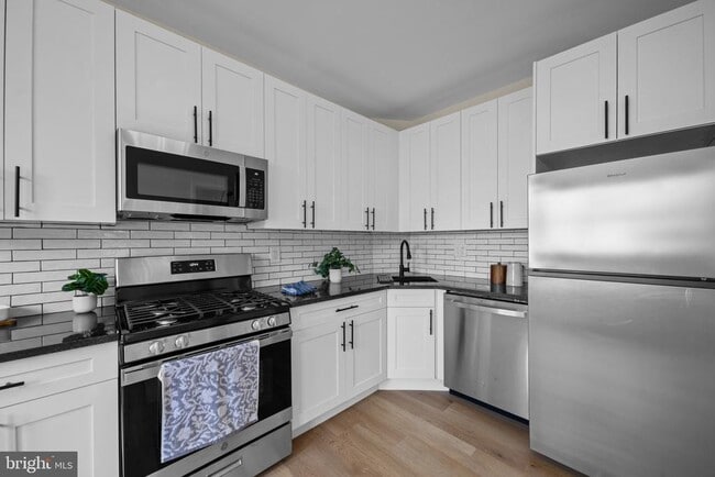 Foto del edificio - 7608 Chelwynde Ave