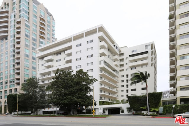 Building Photo - 10717 Wilshire Blvd