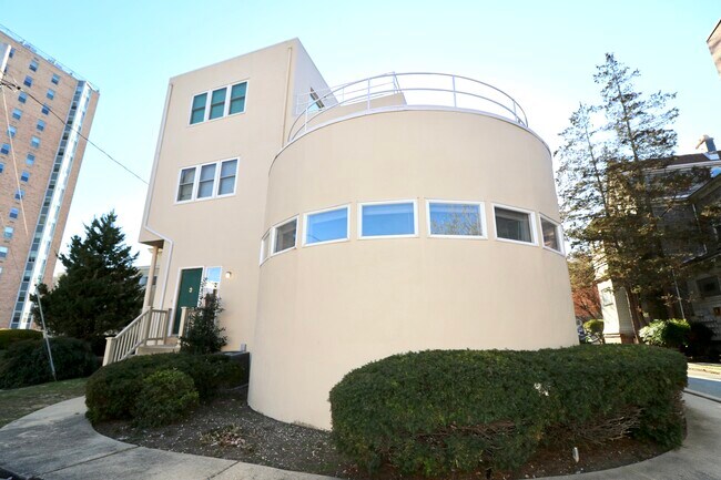 Building Photo - 1313 Delaware Ave