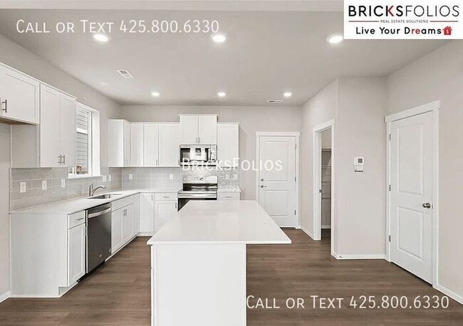 Building Photo - Experience Brand New Living in the Tehaleh...
