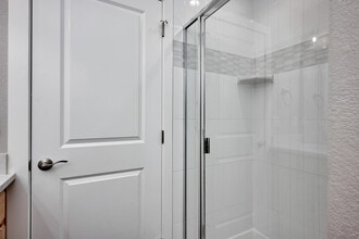 Building Photo - Creekline Townhomes