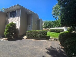 Building Photo - 115 Parade Hill Rd