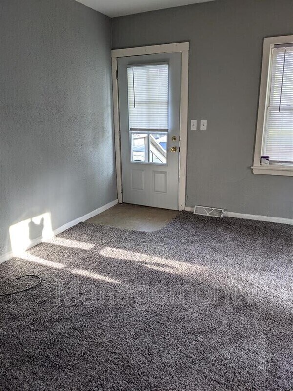 Building Photo - 3127 Orchard Ave