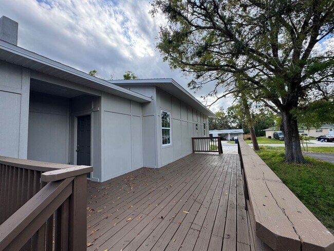 Foto del edificio - 923 Hagle Park Rd