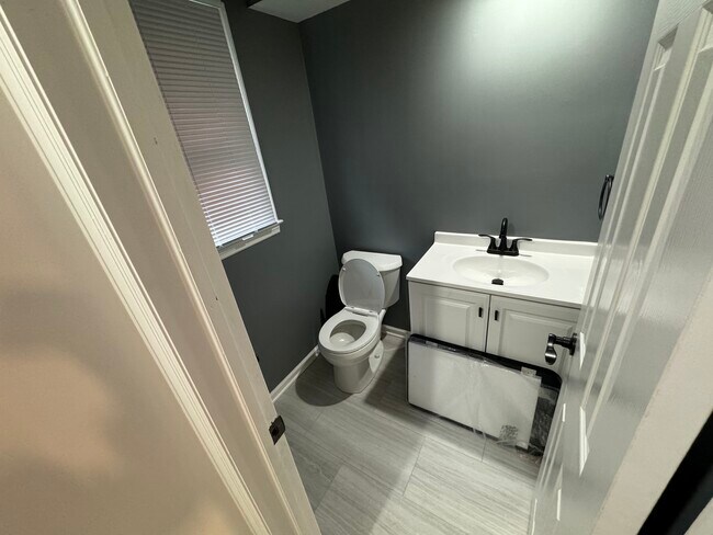 Foto del edificio - 9925 Farley Ln