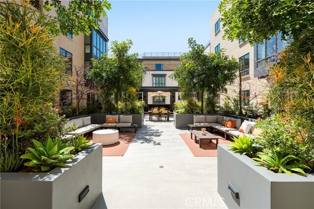 Foto del edificio - 39 S Los Robles Ave