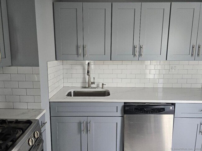 Foto del edificio - 132 Hillside Ave