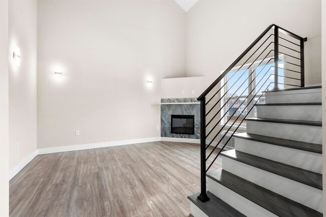Building Photo - 212 70th St