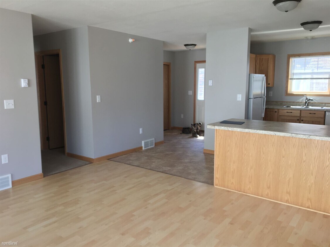 Primary Photo - 2 br, 1 bath Duplex - 547 4th Ave SW
