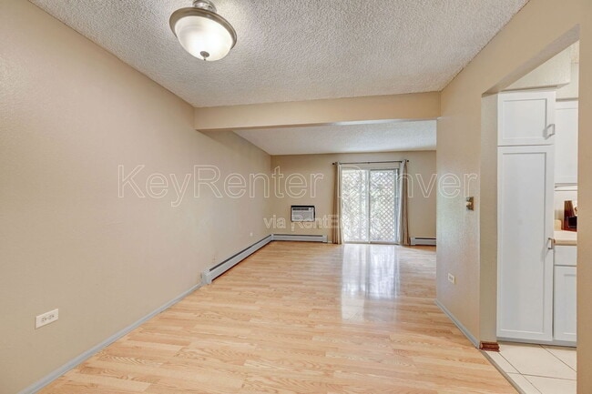 Foto del edificio - 4565 S Lowell Blvd