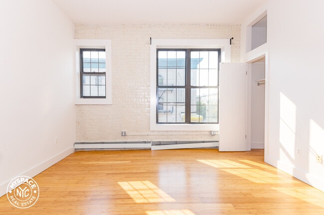 Building Photo - 716 Knickerbocker Ave