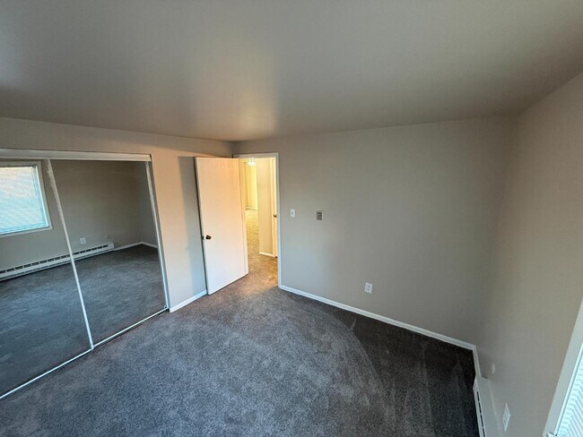 Foto del edificio - 591 Coyne St