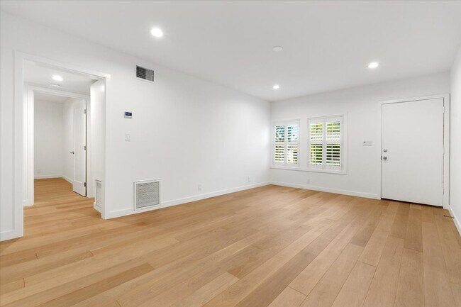Building Photo - 612 Huntley Dr