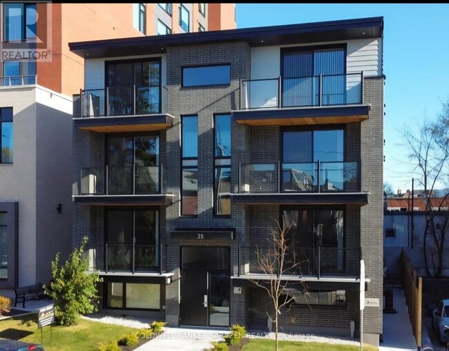 Building Photo - 35 Monk St