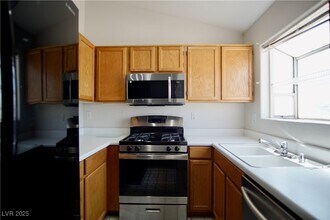 Building Photo - 733 Anne Ln