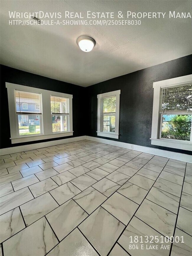 Building Photo - Charming 3/2 in Ybor Heights!