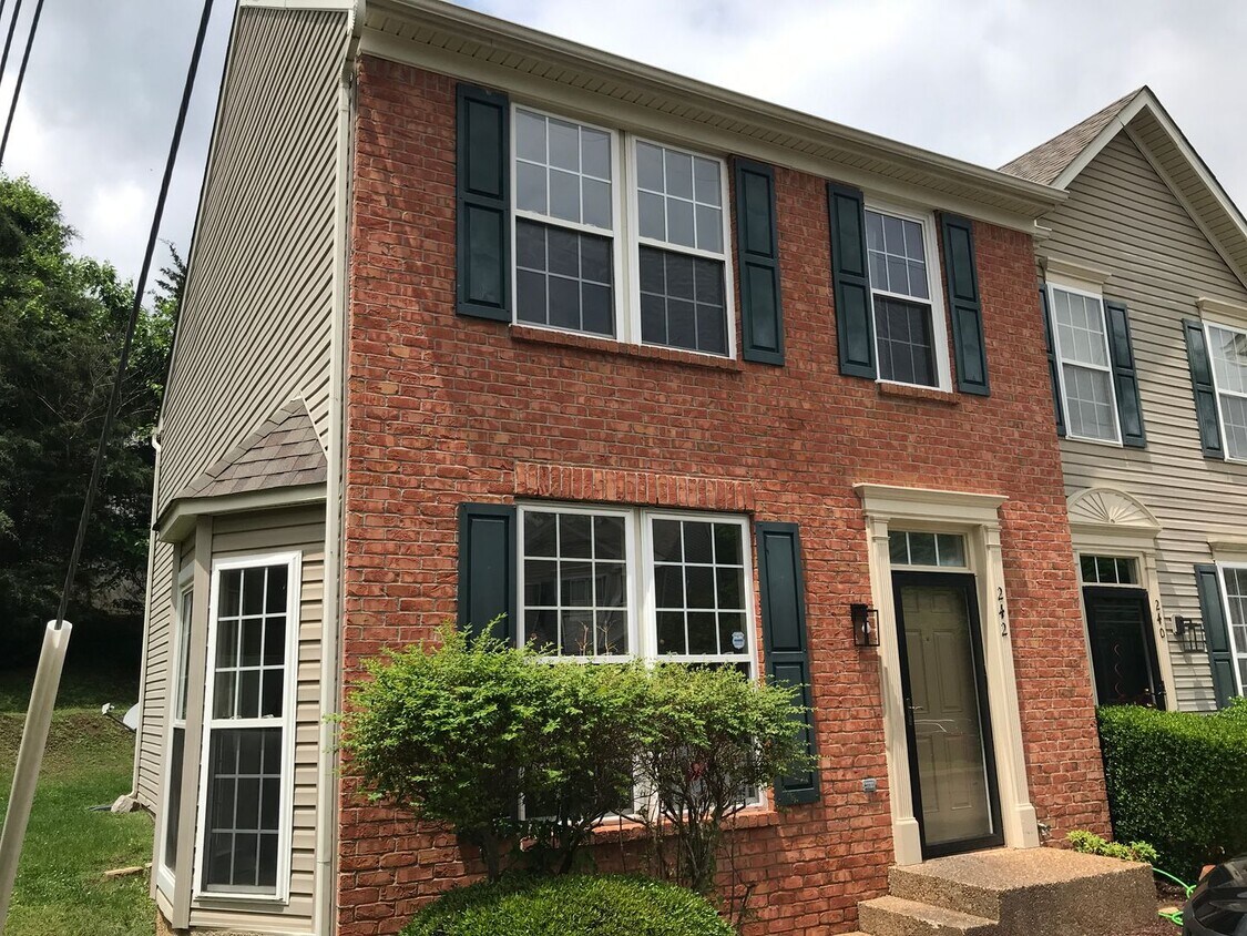 Primary Photo - Great 3 Bedroom 2.5 Bath End Unit Townhome!