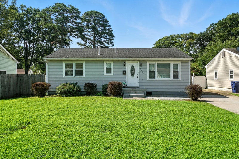 Primary Photo - 1033 E Leicester Ave