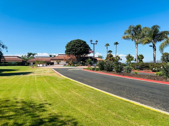 Building Photo - 3 bed single story home for rent  in  Shadowridge Community on the Greens