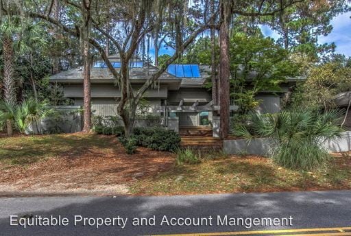 Primary Photo - 82 S Sea Pines Dr