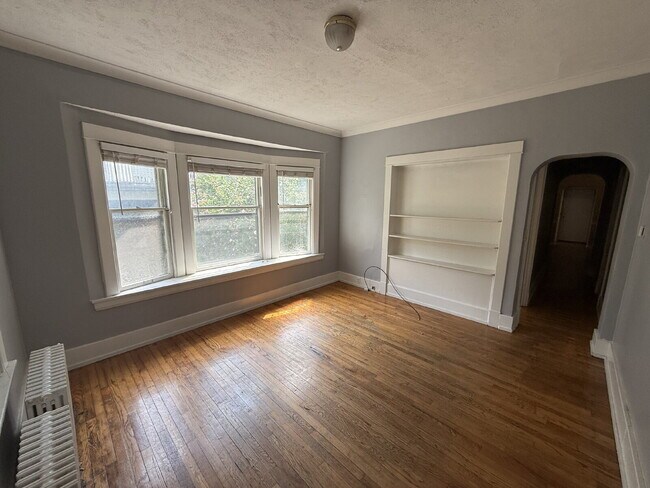 Building Photo - Heritage Hill 2BR Main Level Apartment
