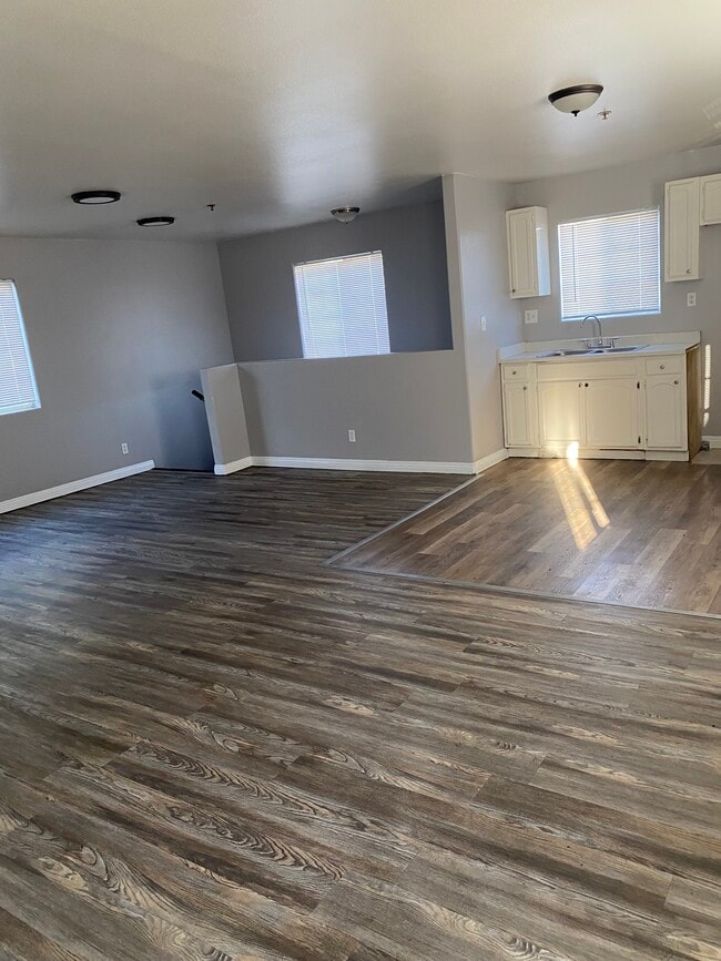 Photo - 1841 E 112th St Apartments