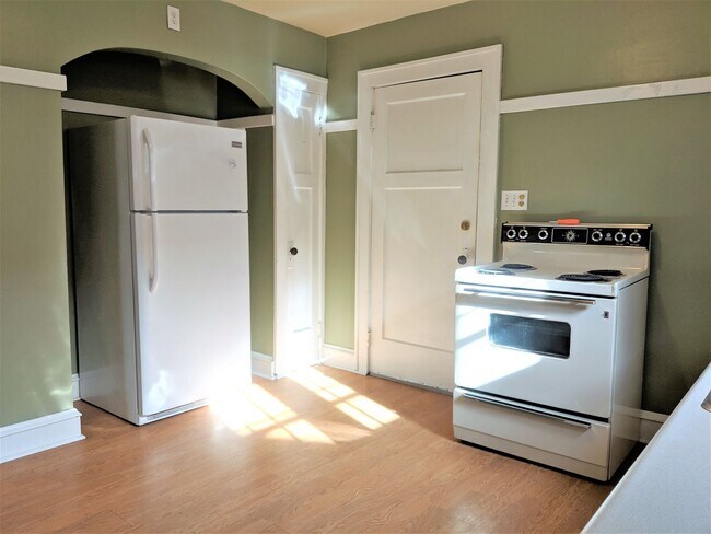 Foto del edificio - *Leasing Only - 2446-48 N 65th St