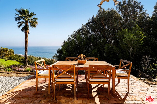 Building Photo - 22561 Carbon Mesa Rd