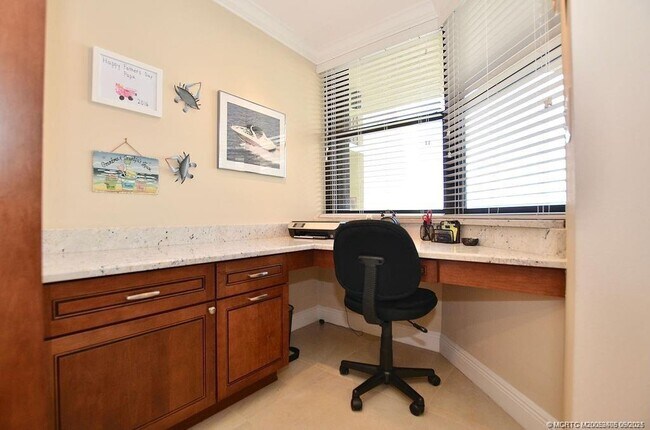 Building Photo - 9550 S Ocean Dr