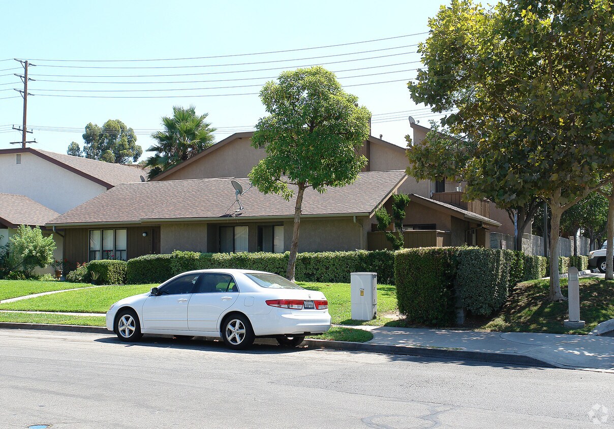 Primary Photo - 23242 Saguaro St