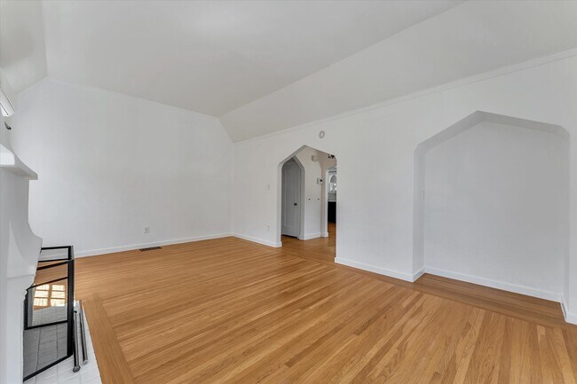 Foto del edificio - 1501 Trestle Glen Rd