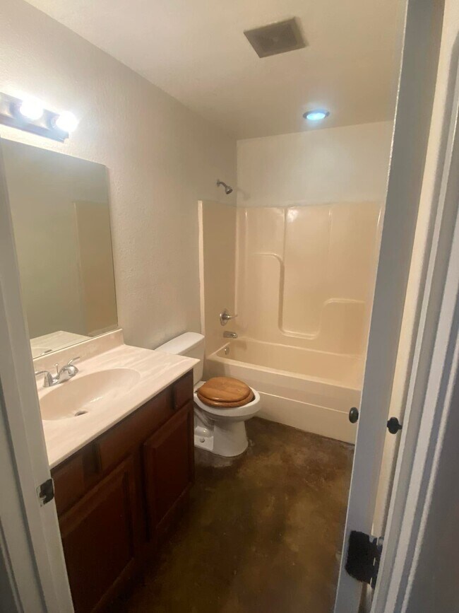 Bathroom - 1716 Arch St