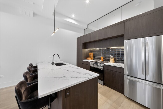 Foto del edificio - 318 W Grand Ave