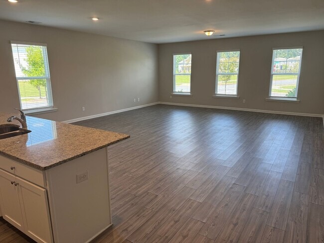 Building Photo - 312 Grey Falcon Ave
