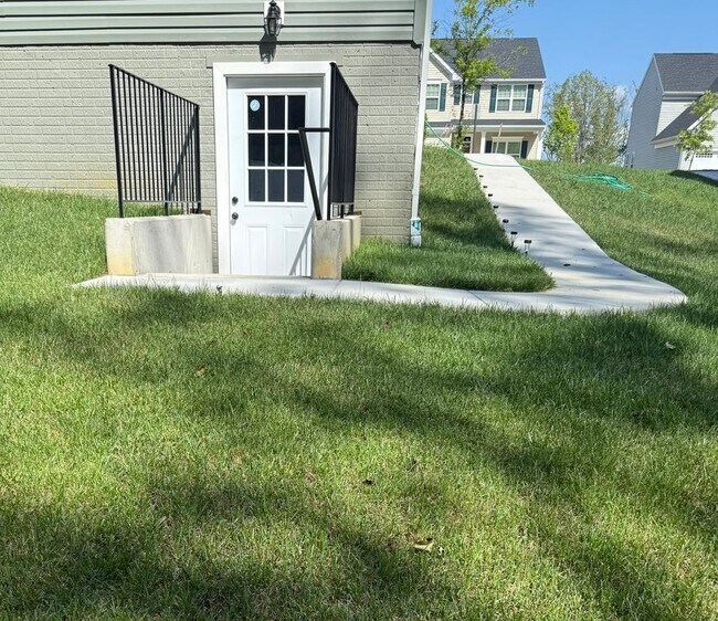 Foto del edificio - 512 Rivers Edge Dr