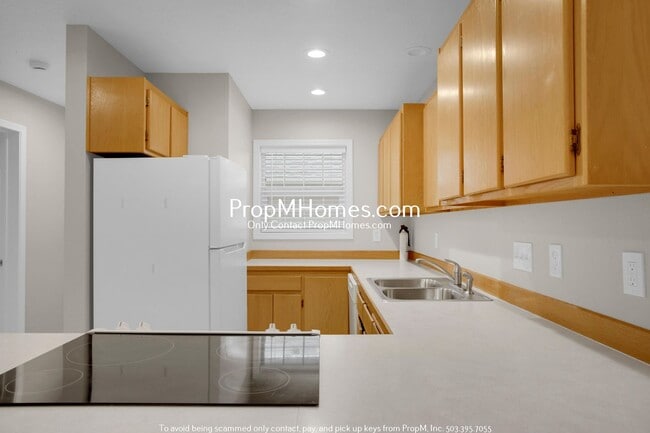 Building Photo - Three Bedroom Gem in Jennings Lodge - Garage Included!