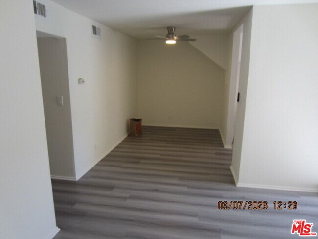 Building Photo - 1212 Beachwood Dr