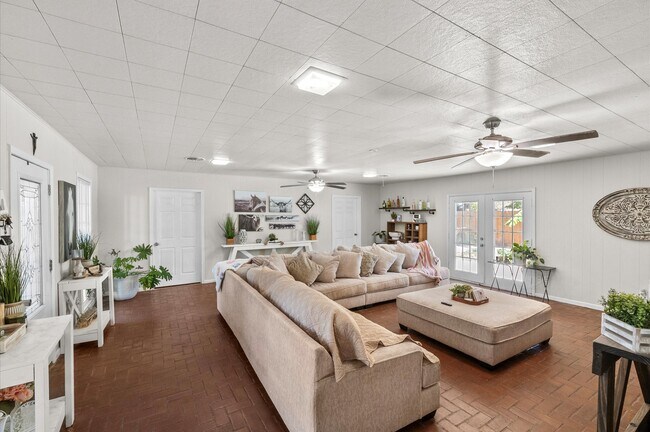 Foto del edificio - 1106 Oriole Ln