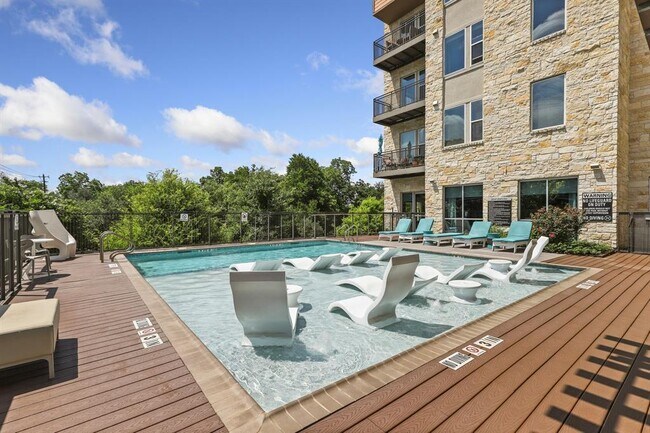 Foto del edificio - 1900 Barton Springs Rd